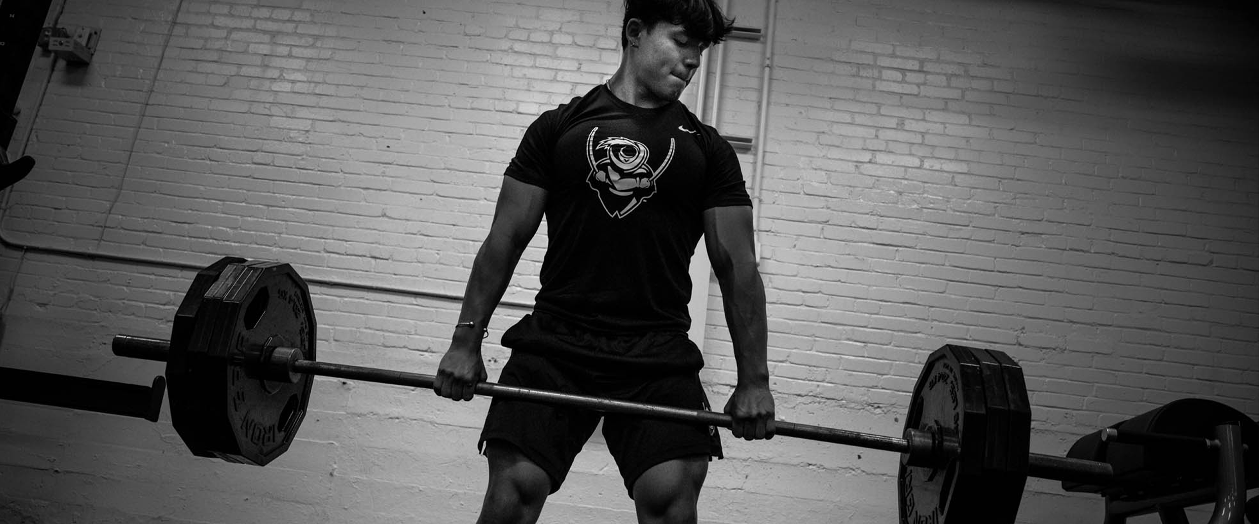 Guy deadlifting while wearing Darkmode gear